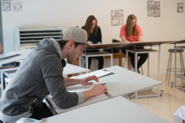 Student working on an in-class assignment in the drawing studio in the Dower Center for the Arts