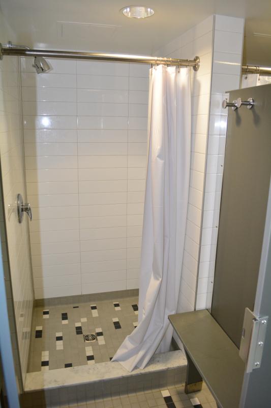 Stand-up Shower stall